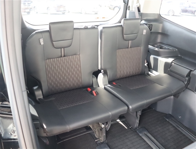 トヨタ ノア ２．０ Ｚ R4年 (関東) 99