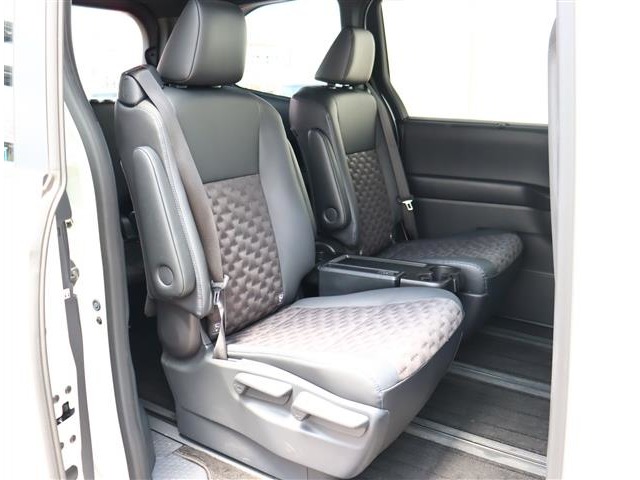 トヨタ ヴォクシー ２．０ Ｓ－Ｚ R4年 (関東) 99