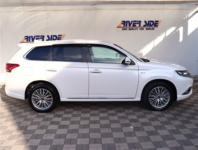三菱 アウトランダーＰＨＥＶ ２．４ Ｇ ４ＷＤ R1年 (関東) 99