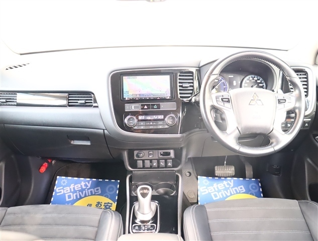 三菱 アウトランダーＰＨＥＶ ２．４ Ｇ ４ＷＤ R1年 (関東) 99