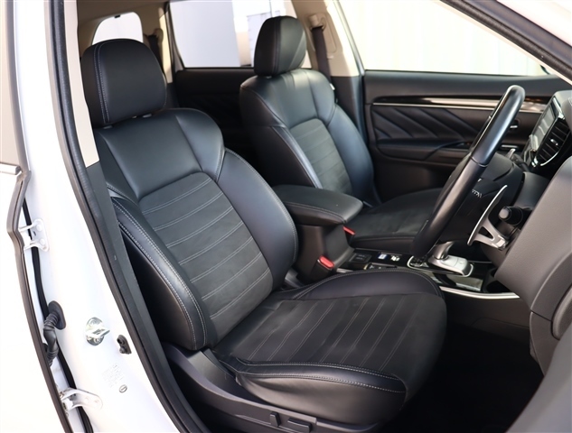 三菱 アウトランダーＰＨＥＶ ２．４ Ｇ ４ＷＤ R1年 (関東) 99