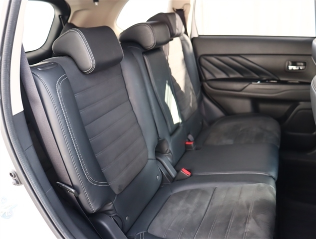 三菱 アウトランダーＰＨＥＶ ２．４ Ｇ ４ＷＤ R1年 (関東) 99