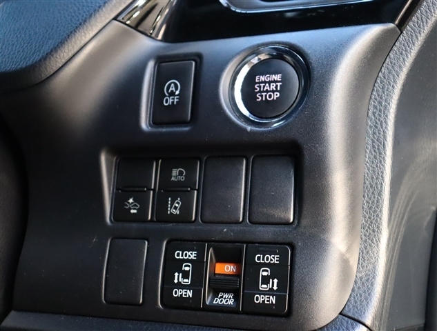 トヨタ ヴォクシー ２．０ ＺＳ 煌ＩＩ R1年 (関東) 99