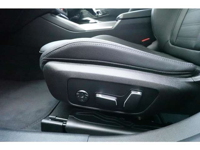 ＢＭＷ ３シリーズ ３３０ｅ　Ｍスポーツ R6年 (近畿) 99