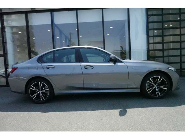 ＢＭＷ ３シリーズ ３３０ｅ　Ｍスポーツ R6年 (近畿) 99