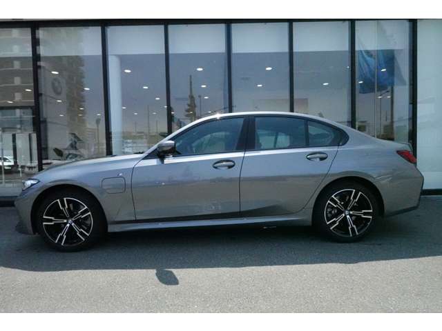 ＢＭＷ ３シリーズ ３３０ｅ　Ｍスポーツ R6年 (近畿) 99