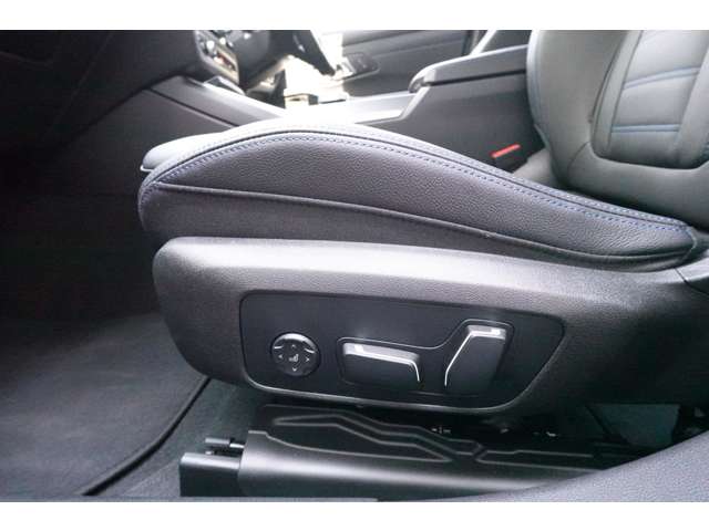 ＢＭＷ ３シリーズ ３３０ｅ　Ｍスポーツ R6年 (近畿) 99