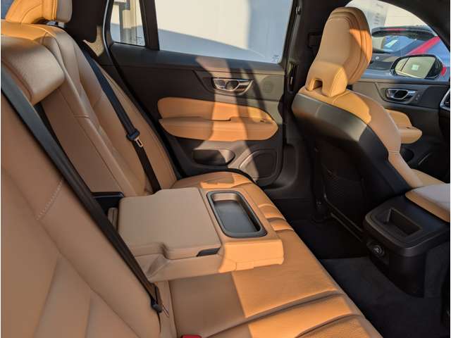 ボルボ Ｖ６０ Ｔ５　モメンタム R1年 (東北) 99