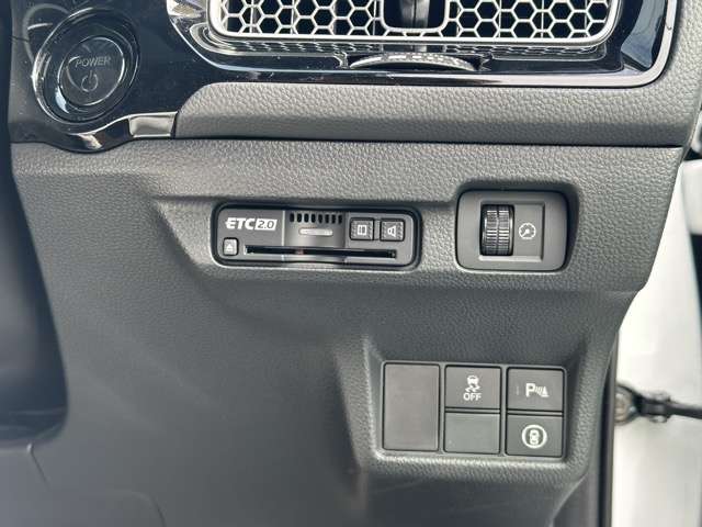 ホンダ シビック　ハイブリッド ２．０ Ｅ：ＨＥＶ R4年 (東海) 99