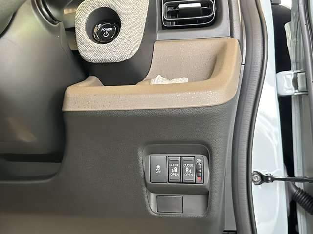 ホンダ フリード　ハイブリッド １．５ Ｅ：ＨＥＶ エアー R6年 (東海) 99