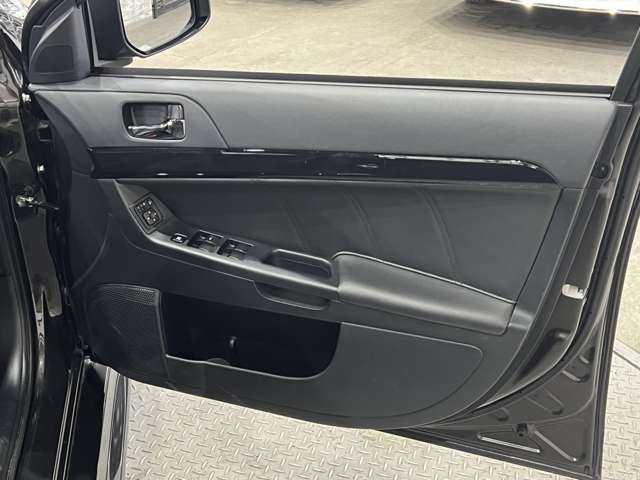 三菱 ランサー ２．０ ファイナルエディション ４ＷＤ H27年 (関東) 99