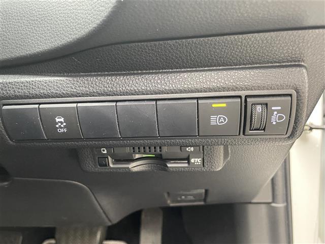 トヨタ カローラ　ツーリング　ハイブリッド １．８ ハイブリッド ＷＸＢ R2年 (東海) 99