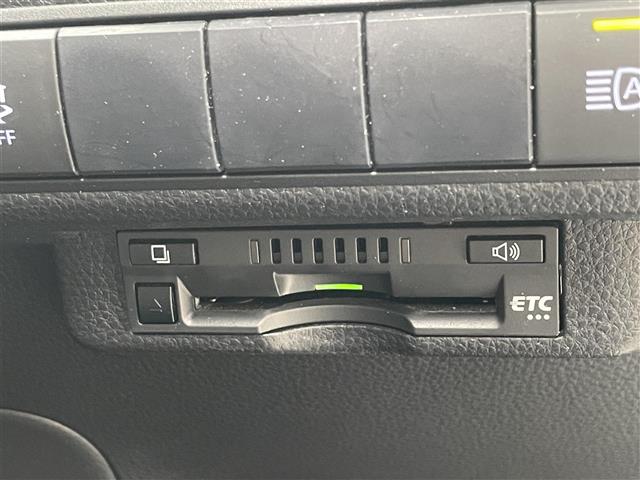 トヨタ カローラ　ツーリング　ハイブリッド １．８ ハイブリッド ＷＸＢ R2年 (東海) 99