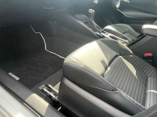 トヨタ カローラ　ツーリング　ハイブリッド １．８ ハイブリッド ＷＸＢ R2年 (東海) 99