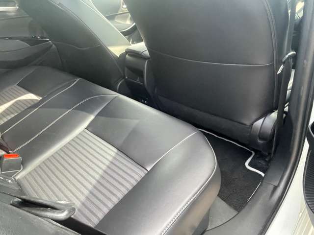 トヨタ カローラ　ツーリング　ハイブリッド １．８ ハイブリッド ＷＸＢ R2年 (東海) 99