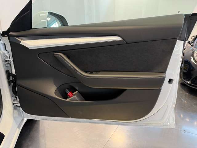 テスラ モデル３ ロングレンジ R4年 (関東) 99