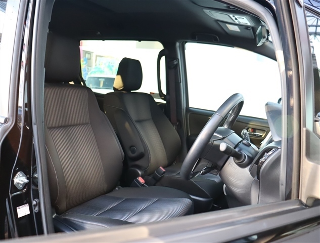 トヨタ ヴォクシー ２．０ ＺＳ 煌ＩＩ R1年 (関東) 99