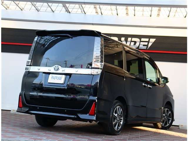 トヨタ ヴォクシー ２．０ ＺＳ 煌ＩＩ R1年 (関東) 99