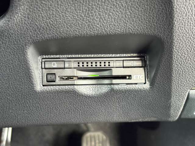 トヨタ プリウス １．８ Ａ Ｅ－ＦＯＵＲ ４ＷＤ H28年 (東北) 99