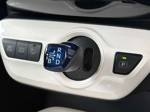 トヨタ プリウス １．８ Ａ Ｅ－ＦＯＵＲ ４ＷＤ H28年 (東北) 99