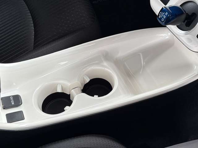 トヨタ プリウス １．８ Ａ Ｅ－ＦＯＵＲ ４ＷＤ H28年 (東北) 99