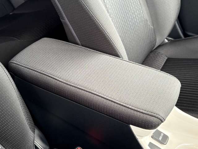 トヨタ プリウス １．８ Ａ Ｅ－ＦＯＵＲ ４ＷＤ H28年 (東北) 99