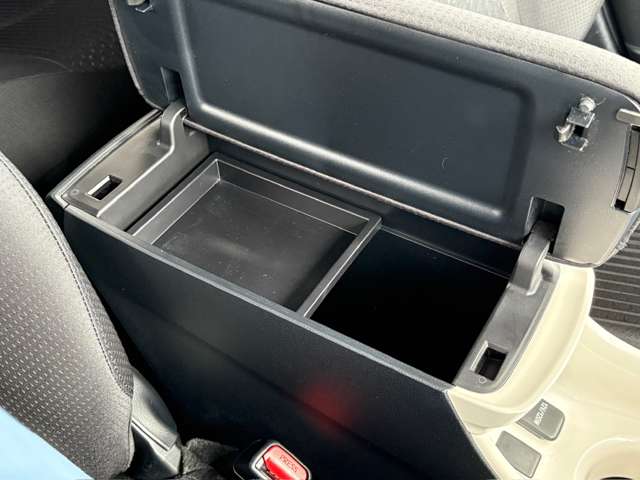 トヨタ プリウス １．８ Ａ Ｅ－ＦＯＵＲ ４ＷＤ H28年 (東北) 99