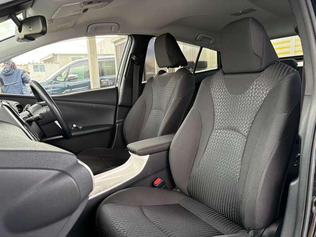 トヨタ プリウス １．８ Ａ Ｅ－ＦＯＵＲ ４ＷＤ H28年 (東北) 99