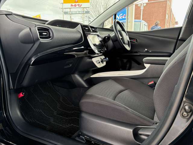 トヨタ プリウス １．８ Ａ Ｅ－ＦＯＵＲ ４ＷＤ H28年 (東北) 99