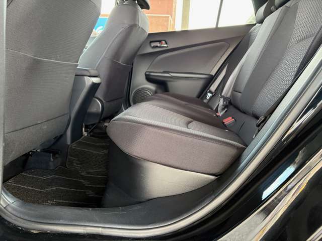 トヨタ プリウス １．８ Ａ Ｅ－ＦＯＵＲ ４ＷＤ H28年 (東北) 99