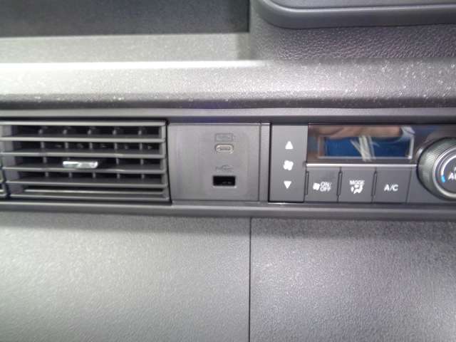 ホンダ Ｎ　ＢＯＸ カスタム ６６０ ターボ R7年 () 99