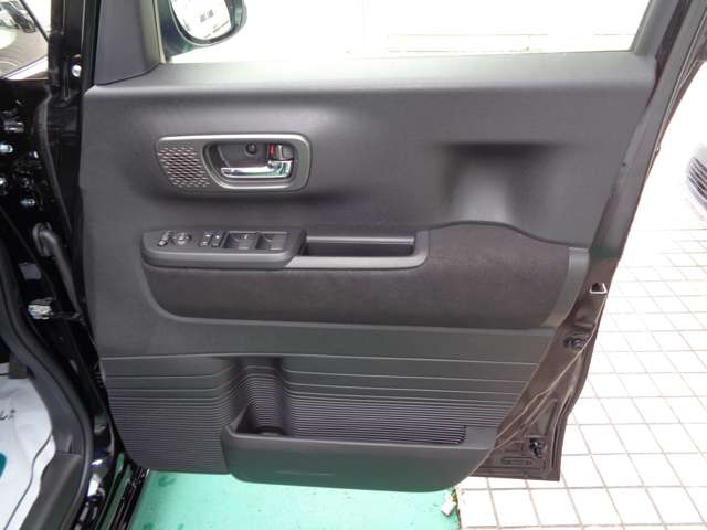 ホンダ Ｎ　ＢＯＸ カスタム ６６０ ターボ R7年 () 99