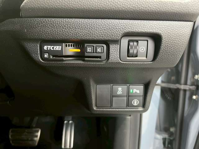 ホンダ シビック　ハイブリッド ２．０ Ｅ：ＨＥＶ R4年 (近畿) 99