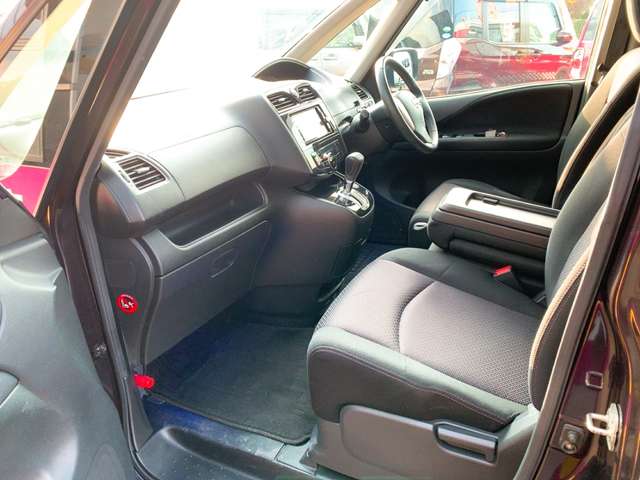 日産 セレナ ２．０ ハイウェイスター Ｇ Ｓ－ＨＹＢＲＩＤ H25年 (九州・沖縄) 99