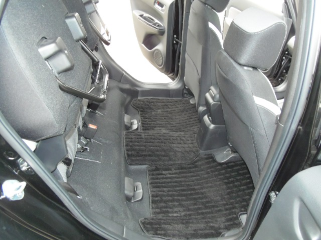 ホンダ フィット　ハイブリッド １．５ Ｅ：ＨＥＶ クロスター R2年 (東海) 99