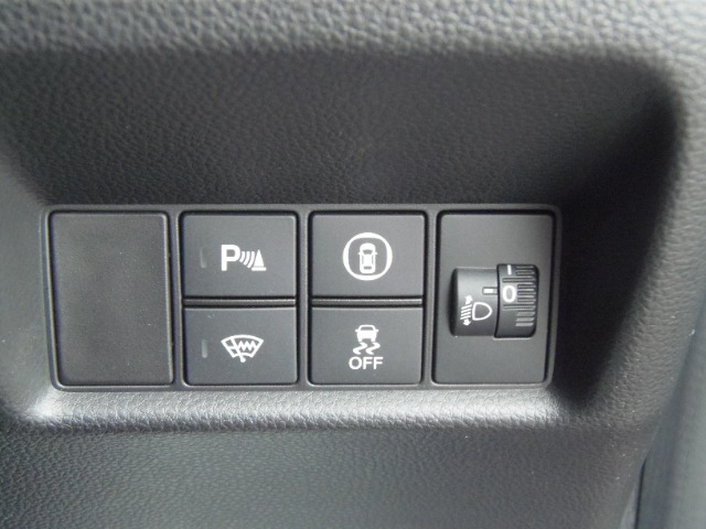 ホンダ フィット　ハイブリッド １．５ Ｅ：ＨＥＶ クロスター R2年 (東海) 99