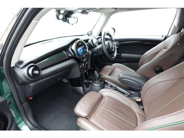 ミニ ミニ クーパー ３ドア ６０イヤーズ エディション ＤＣＴ R2年 (近畿) 99