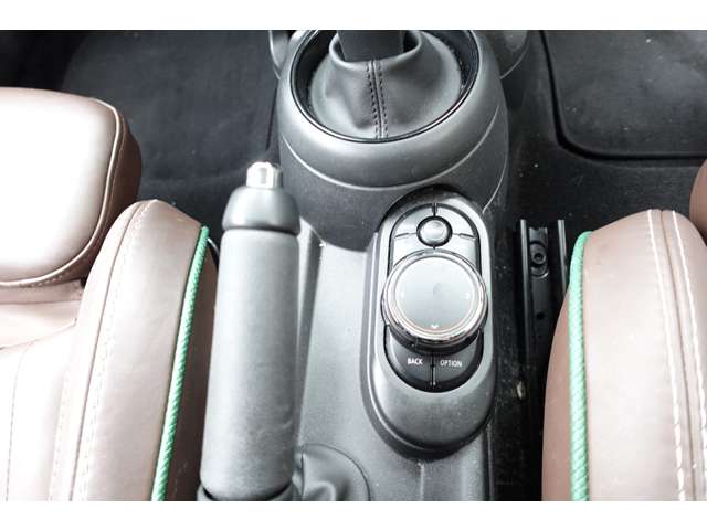 ミニ ミニ クーパー ３ドア ６０イヤーズ エディション ＤＣＴ R2年 (近畿) 99