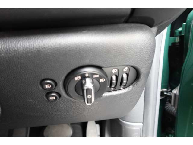 ミニ ミニ クーパー ３ドア ６０イヤーズ エディション ＤＣＴ R2年 (近畿) 99