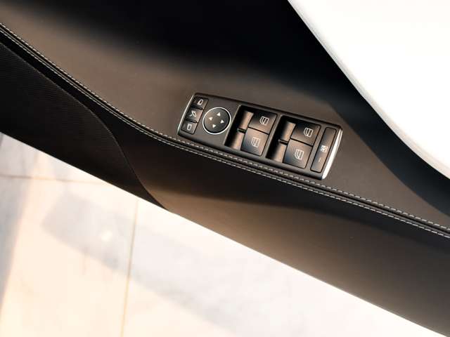 テスラ モデルＳ １００Ｄ H30年 (関東) 99