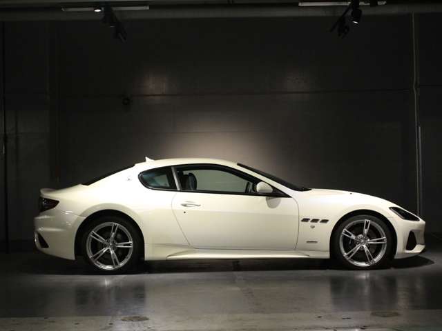 マセラティ グラントゥーリズモ スポーツ R1年 (関東) 99