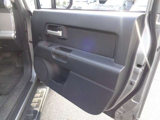 トヨタ ＦＪ　クルーザー ４．０ カラーパッケージ ４ＷＤ H23年 (中国) 99