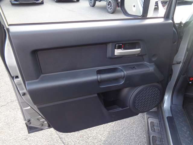 トヨタ ＦＪ　クルーザー ４．０ カラーパッケージ ４ＷＤ H23年 (中国) 99