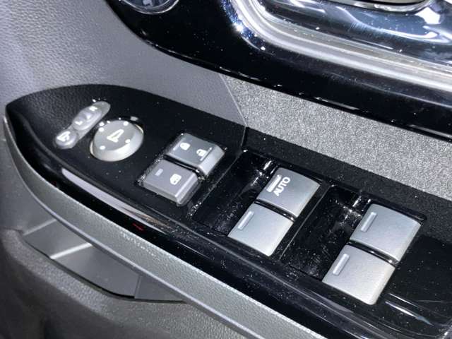 ホンダ Ｎ　ＢＯＸ カスタム ６６０ Ｌ ４ＷＤ R5年 (北海道) 99