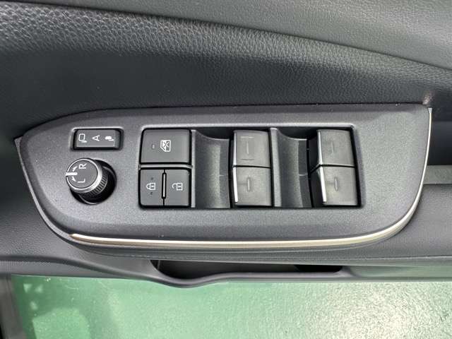 トヨタ クラウン　クロスオーバー　ハイブリッド ２．５ Ｇ Ｅ－ＦＯＵＲ ４ＷＤ R6年 (東海) 99