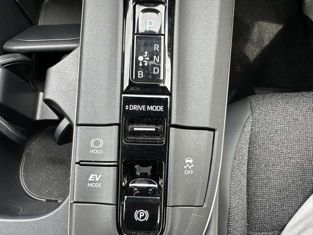 トヨタ クラウン　クロスオーバー　ハイブリッド ２．５ Ｇ Ｅ－ＦＯＵＲ ４ＷＤ R6年 (東海) 99