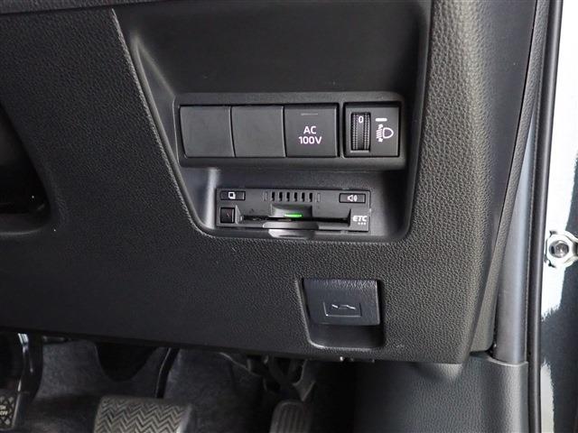 トヨタ アクア １．５ Ｘ R5年 (関東) 99