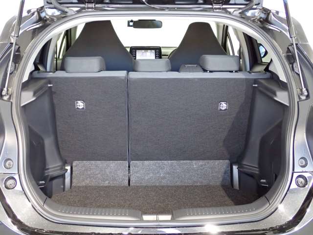 トヨタ アクア １．５ Ｘ R5年 (関東) 99