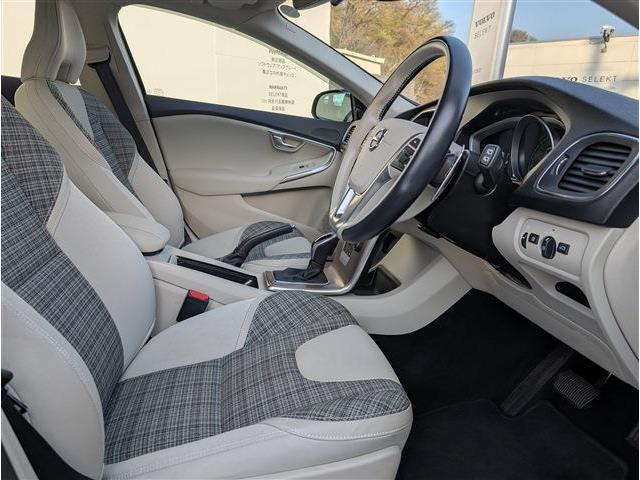 ボルボ Ｖ４０クロスカントリー Ｄ４ モメンタム ディーゼルターボ H30年 (東北) 99