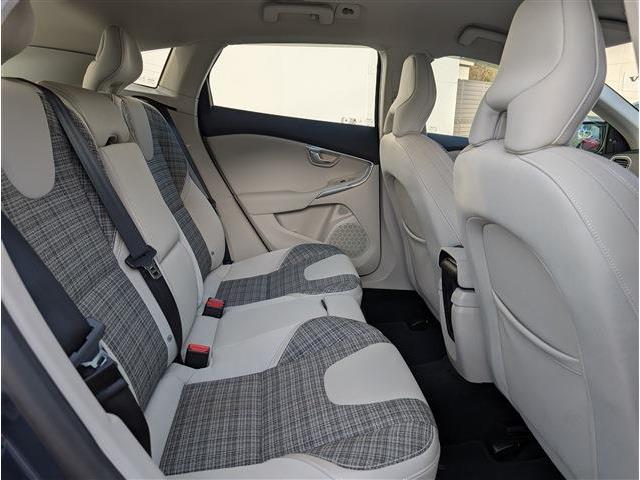 ボルボ Ｖ４０クロスカントリー Ｄ４ モメンタム ディーゼルターボ H30年 (東北) 99